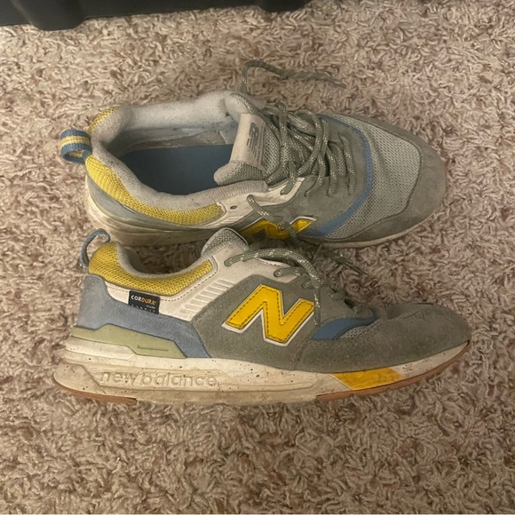 New Balance Gray and Yellow Athletic Shoes size 8 - Picture 3 of 6